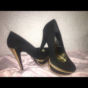 ESME by Shoedazzle Black 🖤and gold💛heels.